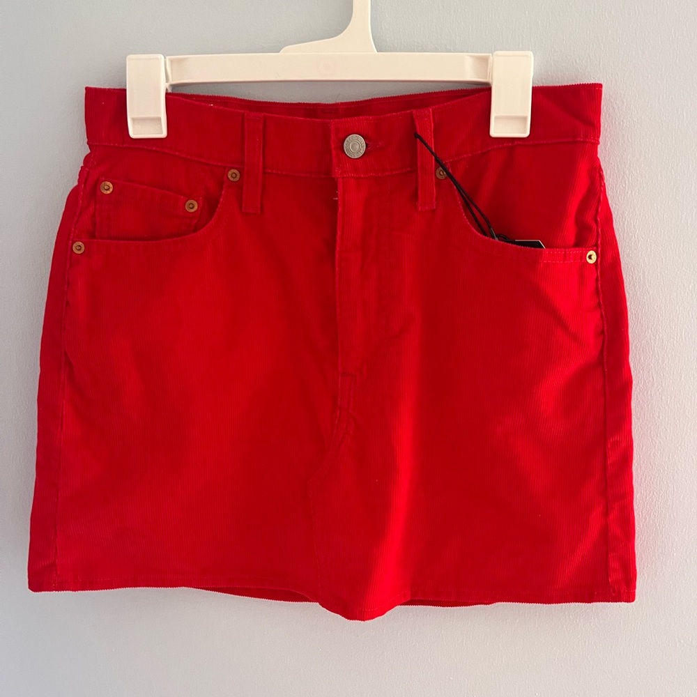 Brand new Levi’s corduroy skirt size 28 NWT